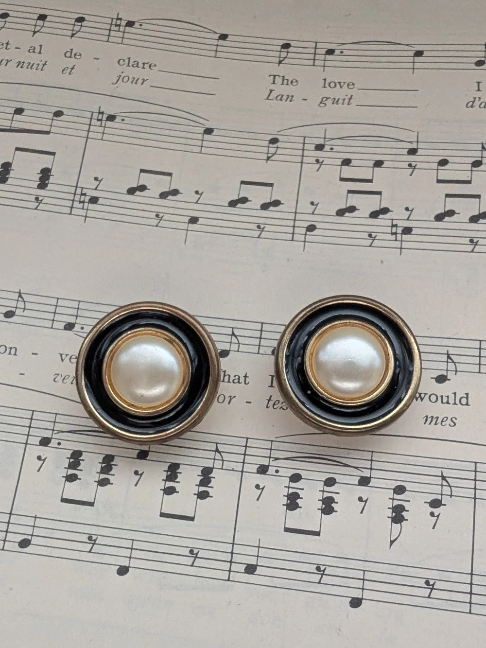 Vintage Pearl Center Button Earrings - Black & Pearl - Picture 4 of 7